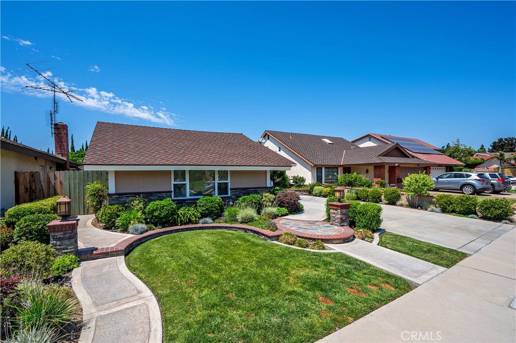 5751 Vinevale Circle