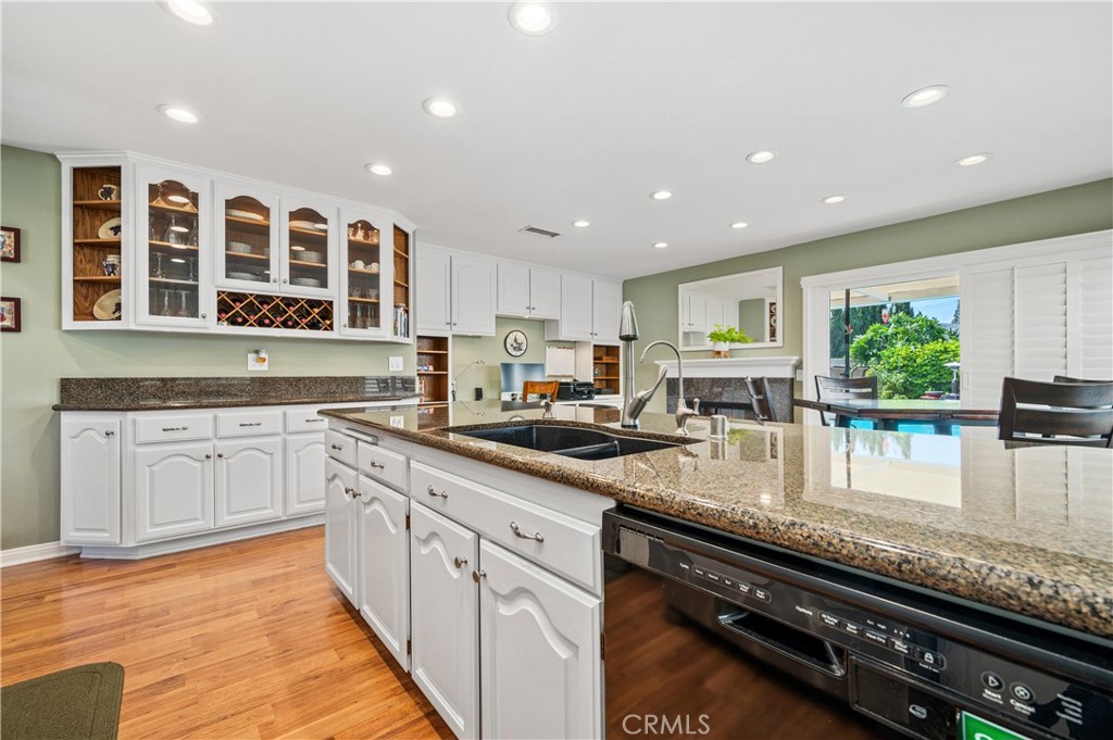 5751 Vinevale Circle