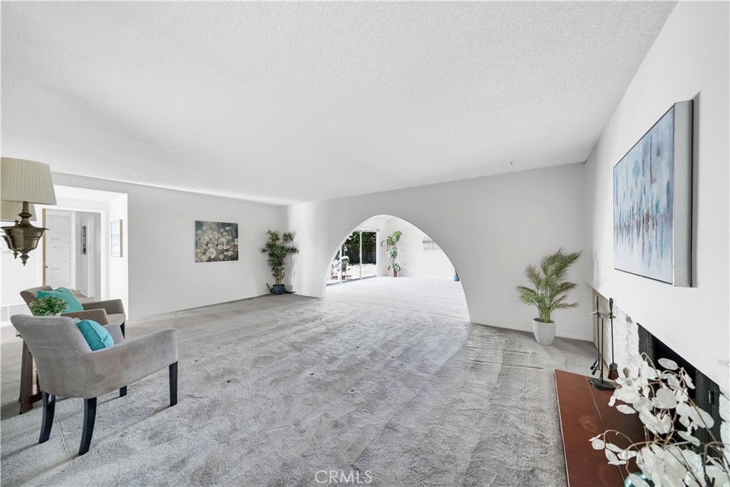 17087 Buttonwood Street