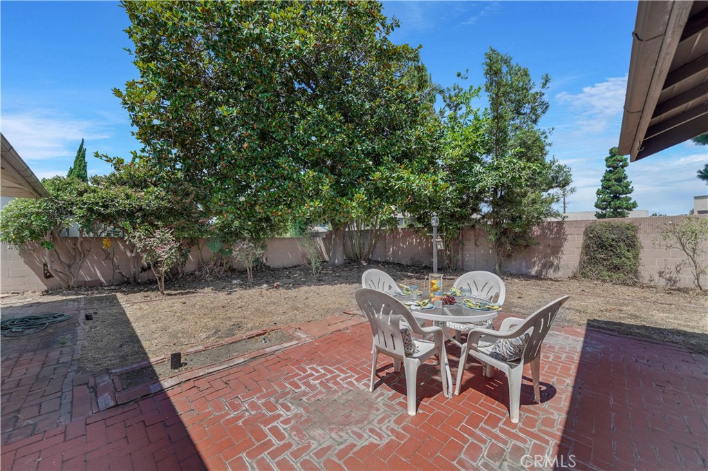 17087 Buttonwood Street