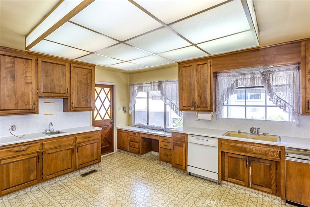 276 W Kenneth