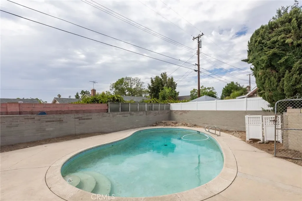 809 S Courson Drive