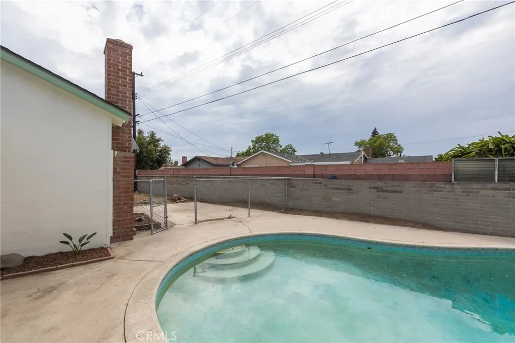 809 S Courson Drive