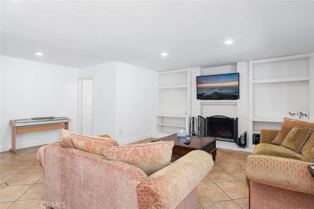 7385 E Calle Granada