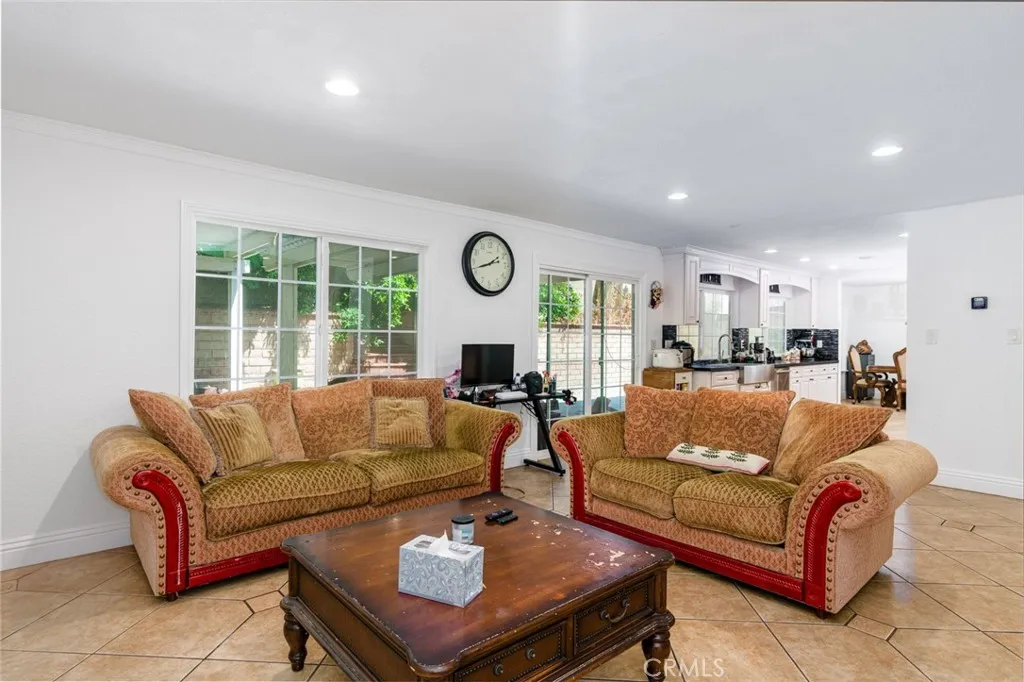 7385 E Calle Granada