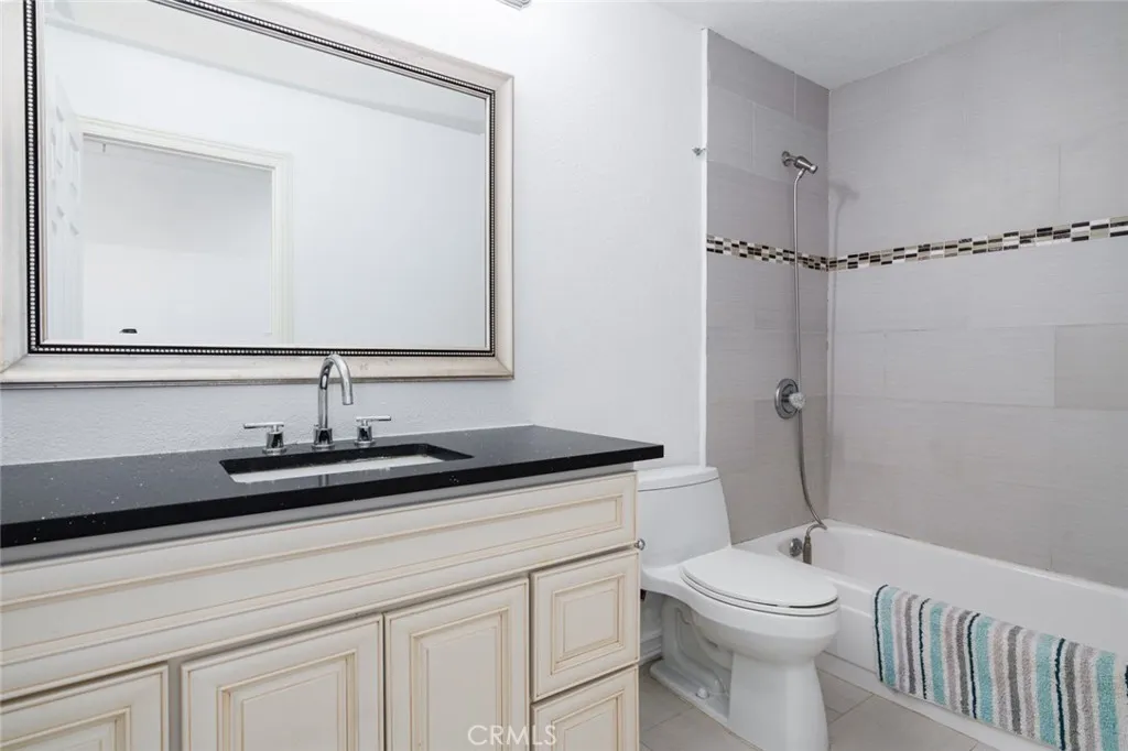 7385 E Calle Granada