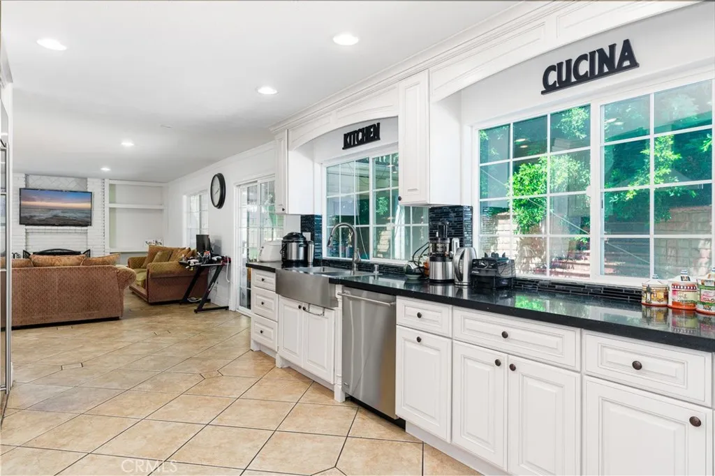 7385 E Calle Granada