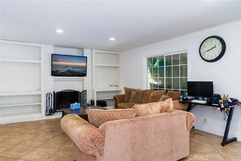 7385 E Calle Granada