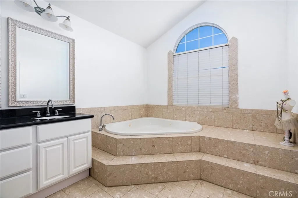 7385 E Calle Granada