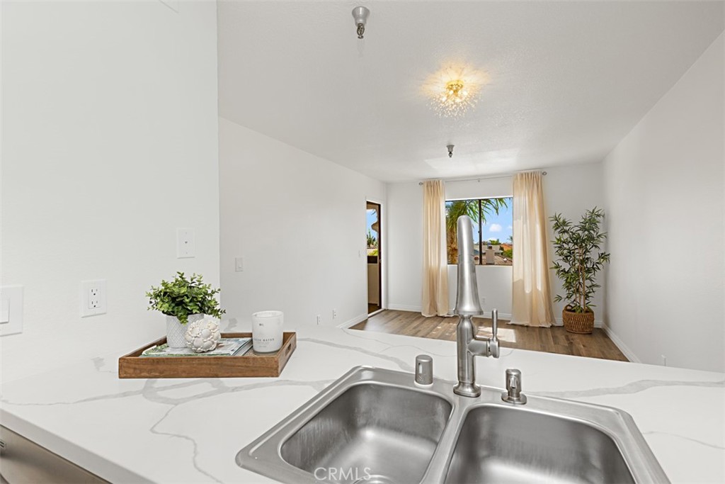 3830 Avenida Del Presidente 37