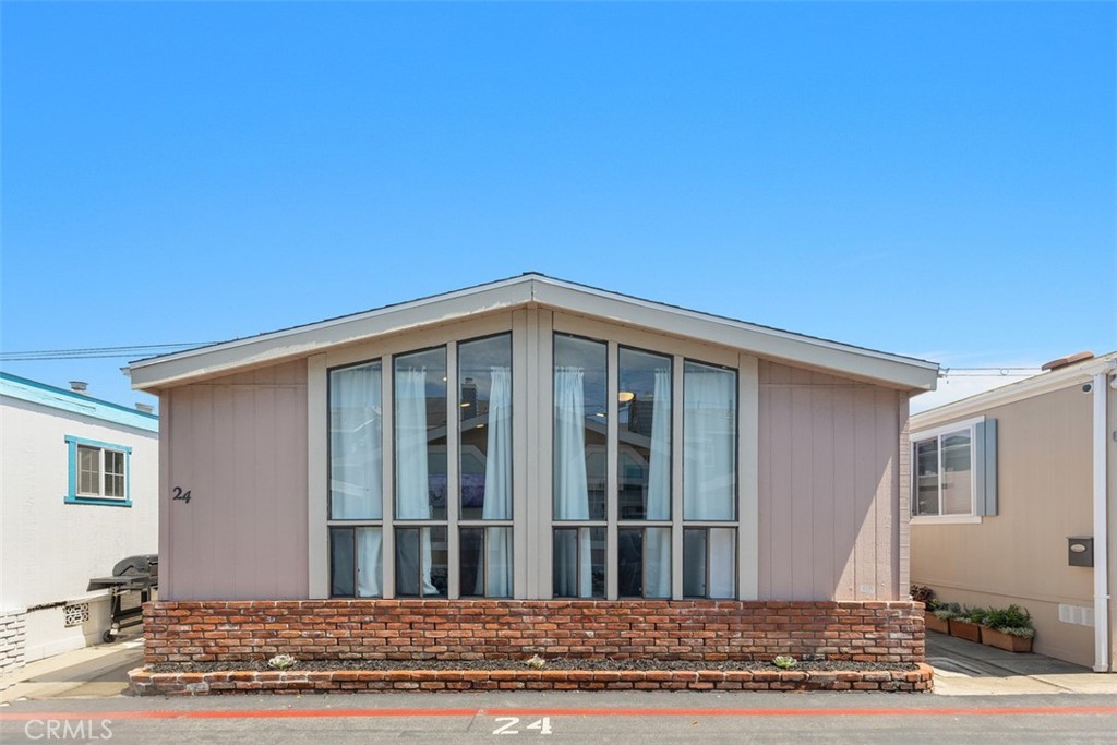 327 W Wilson Street 24