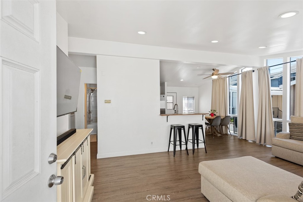 327 W Wilson Street 24