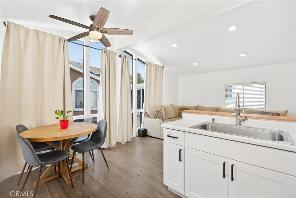 327 W Wilson Street 24