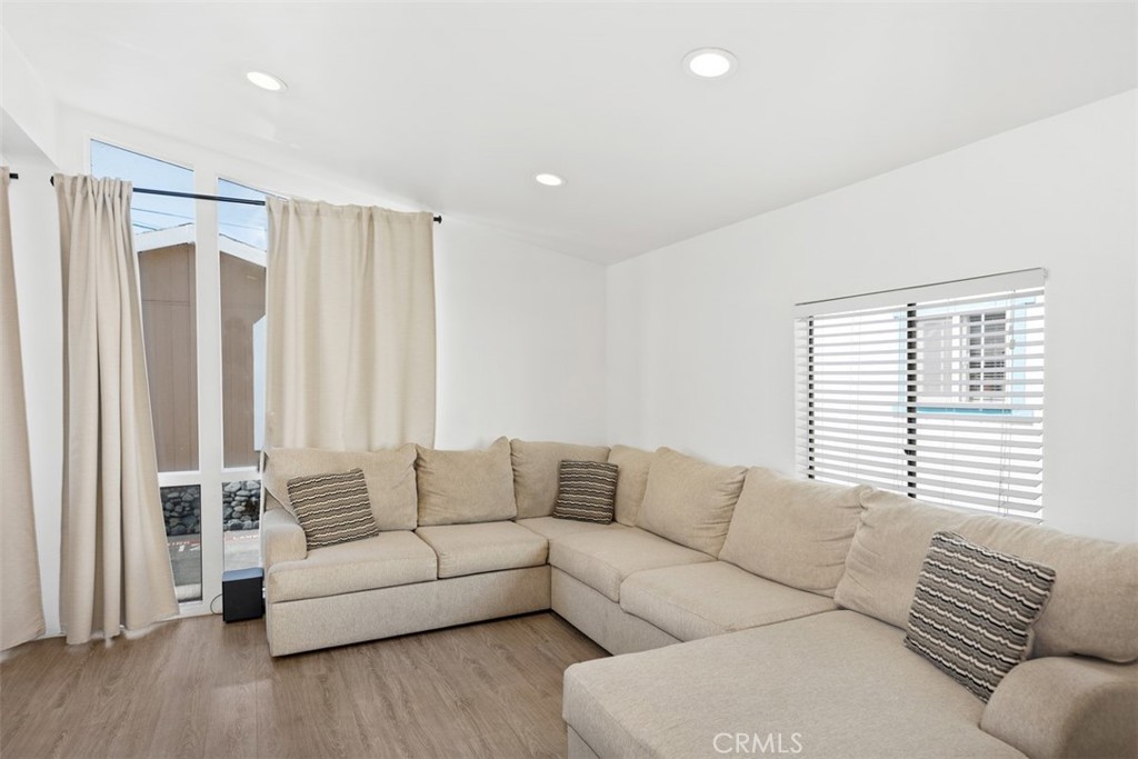 327 W Wilson Street 24