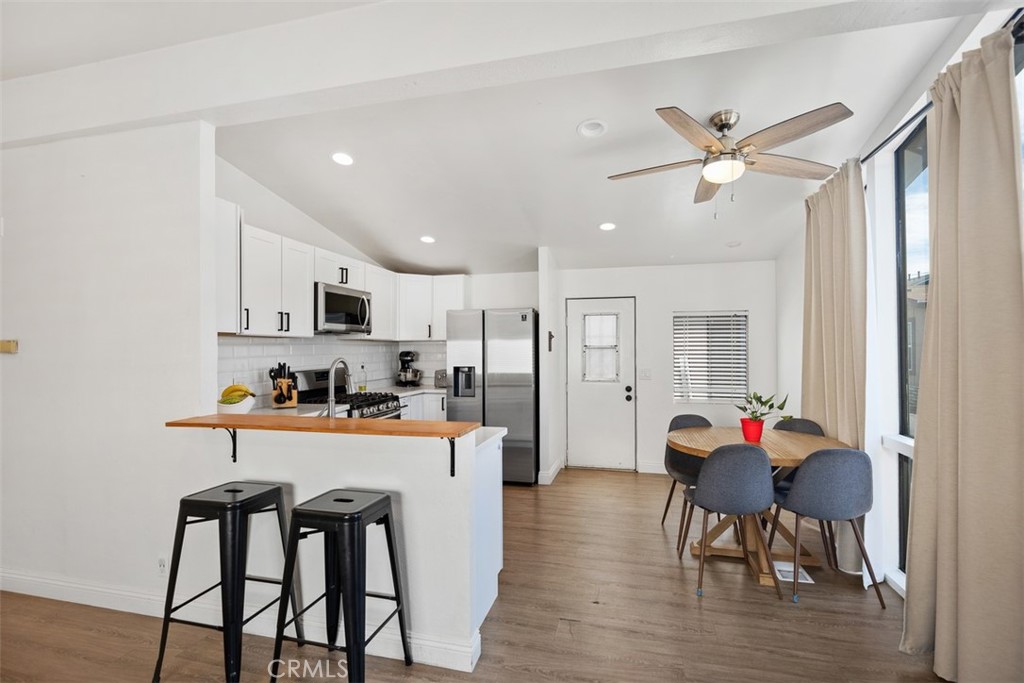 327 W Wilson Street 24