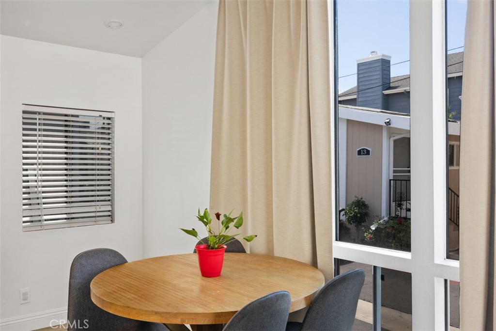 327 W Wilson Street 24