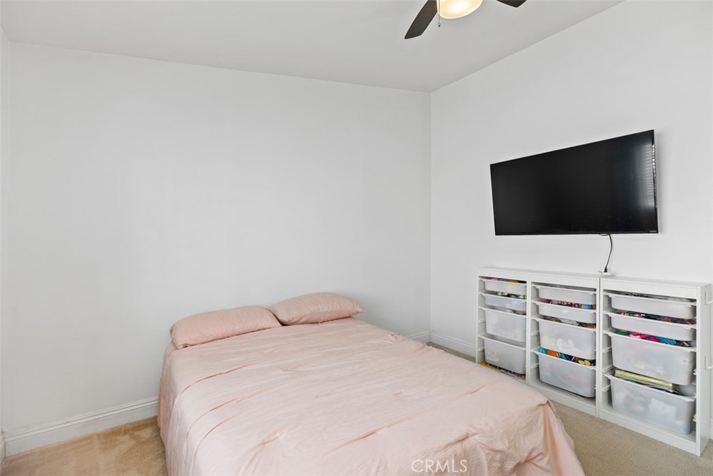 327 W Wilson Street 24