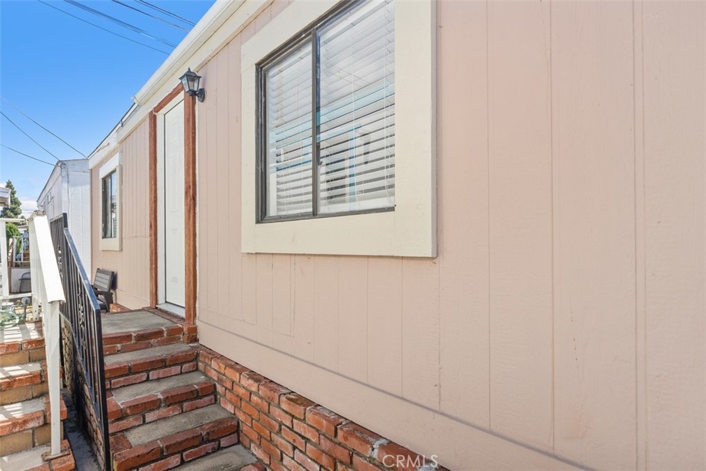 327 W Wilson Street 24