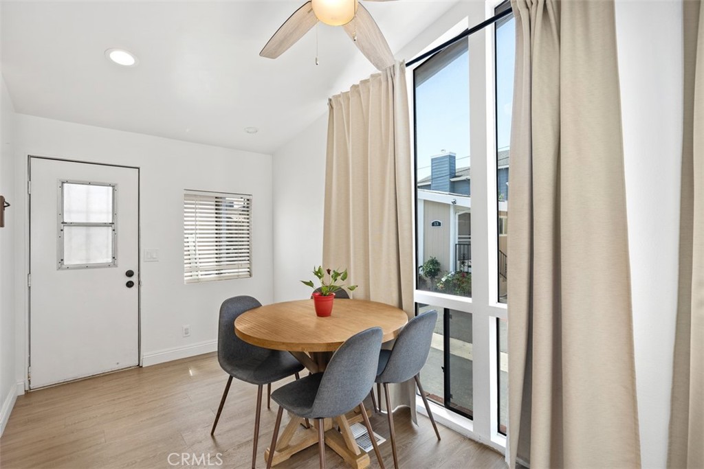 327 W Wilson Street 24