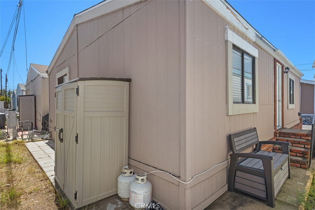 327 W Wilson Street 24