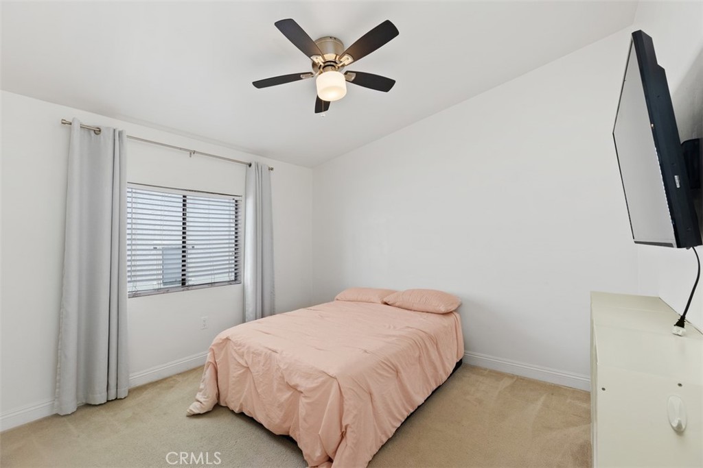 327 W Wilson Street 24