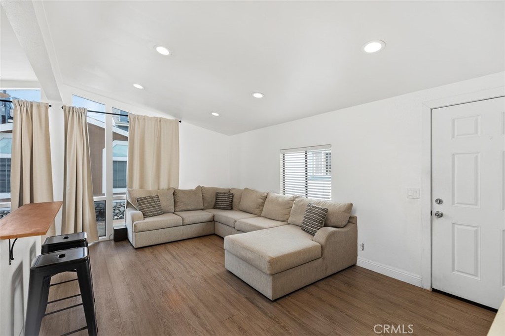 327 W Wilson Street 24