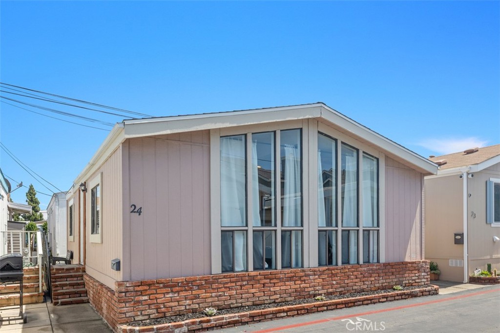 327 W Wilson Street 24