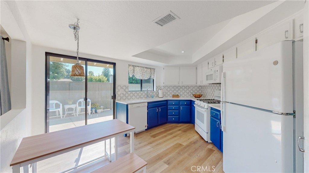 2335 E Greenview Drive