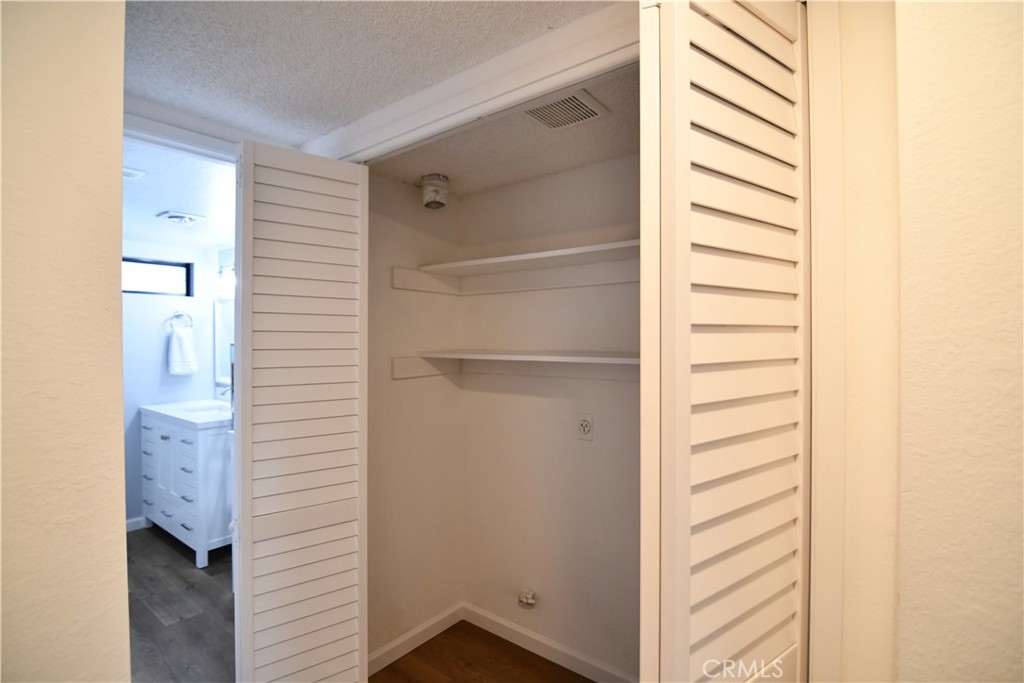 2335 E Greenview Drive