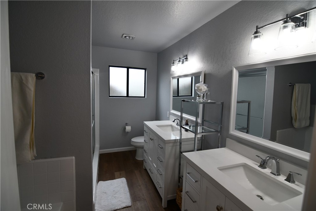 2335 E Greenview Drive