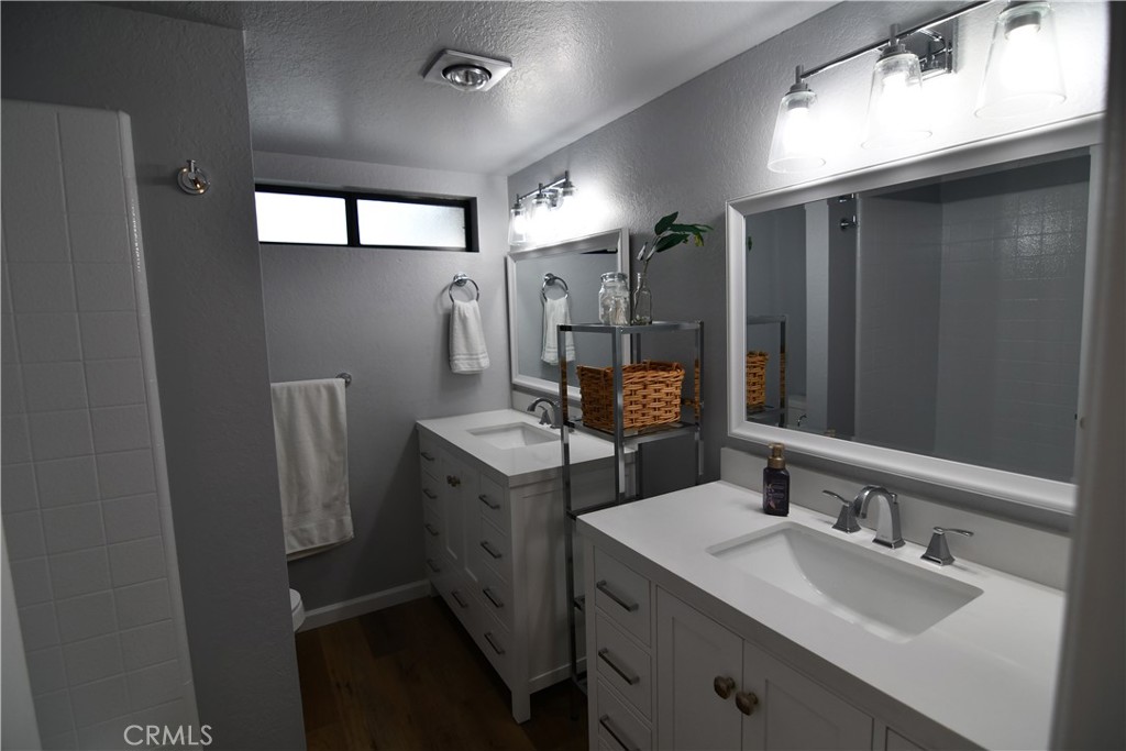 2335 E Greenview Drive