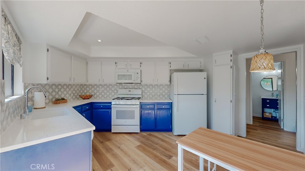 2335 E Greenview Drive