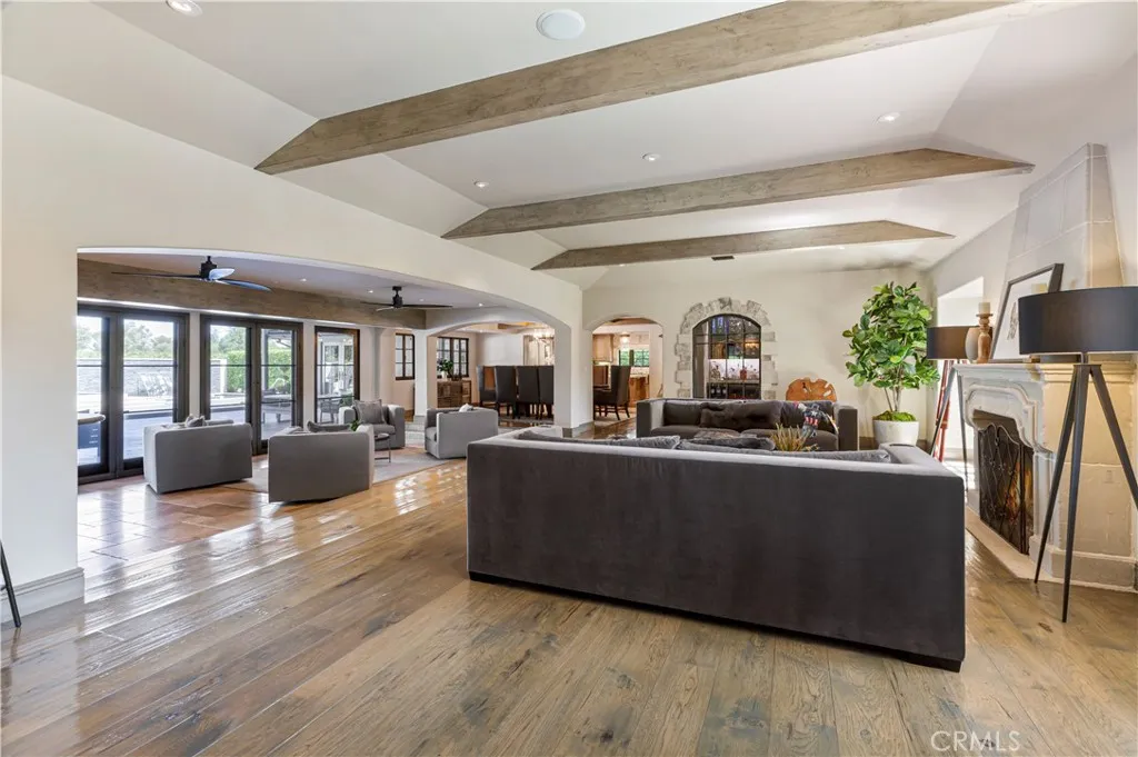 4255 Country Club Drive