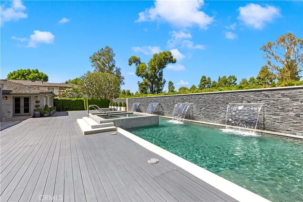4255 Country Club Drive