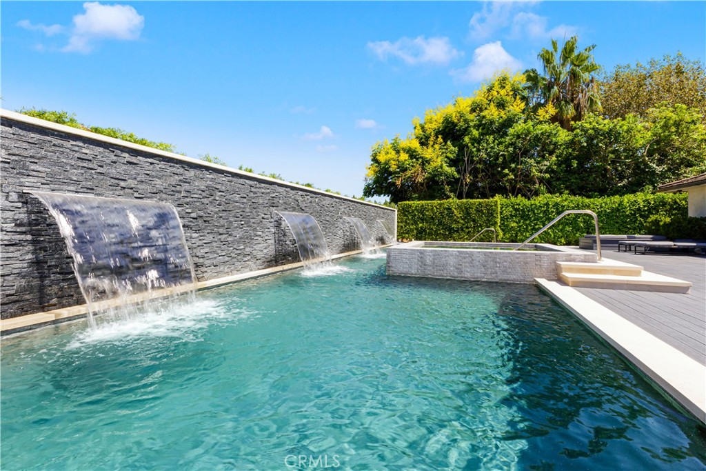 4255 Country Club Drive