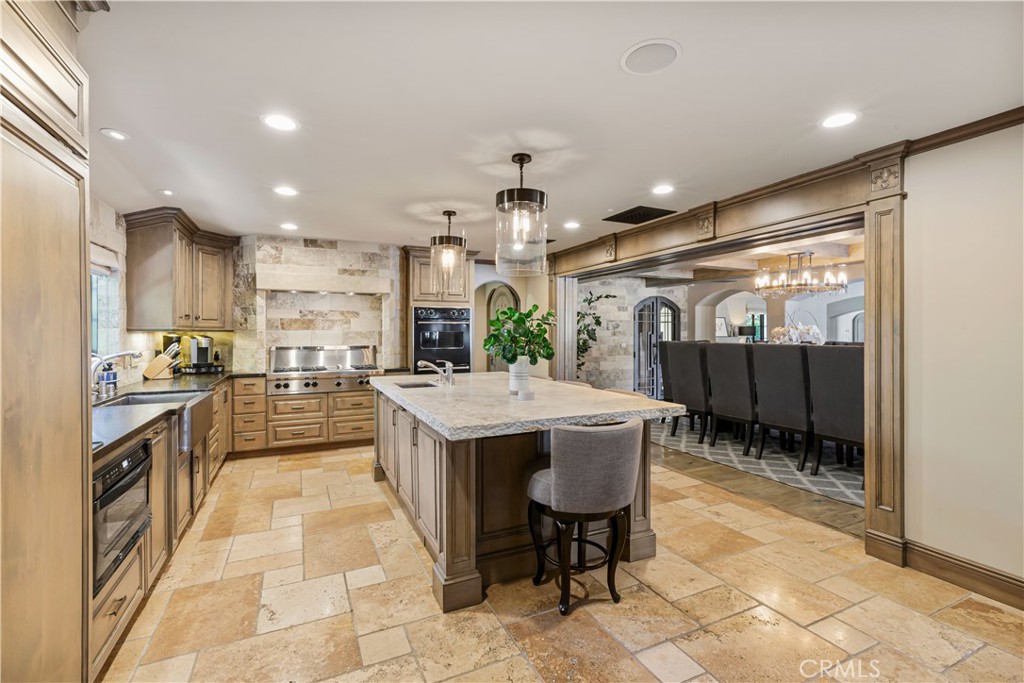 4255 Country Club Drive