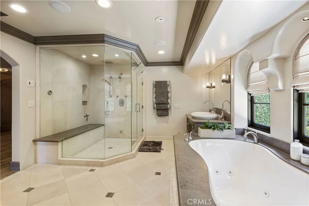 4255 Country Club Drive