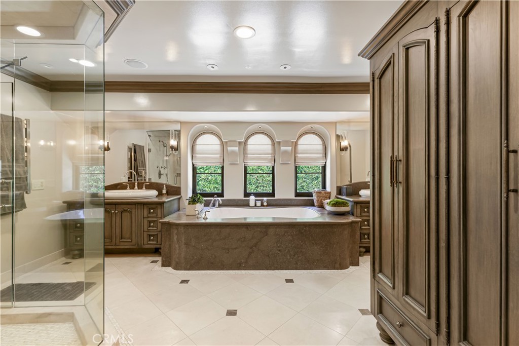 4255 Country Club Drive