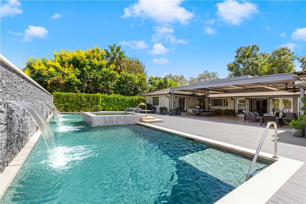 4255 Country Club Drive