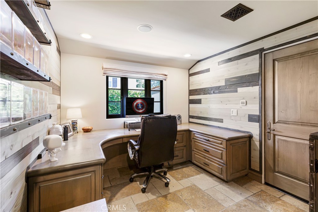 4255 Country Club Drive