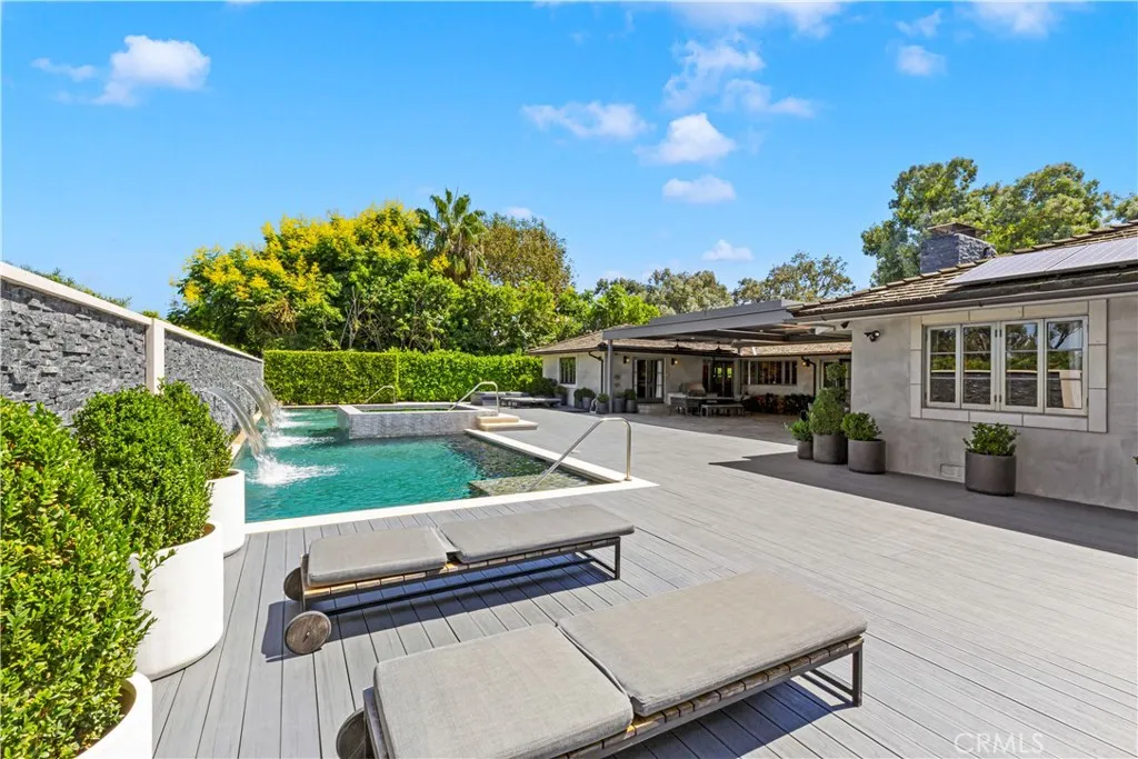 4255 Country Club Drive