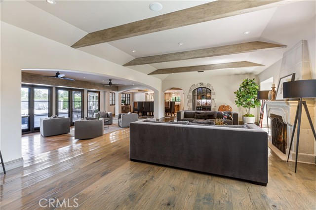4255 Country Club DR
