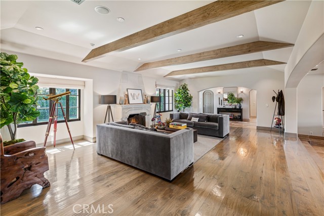 4255 Country Club DR
