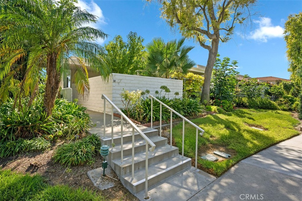 2218 Via Mariposa East H