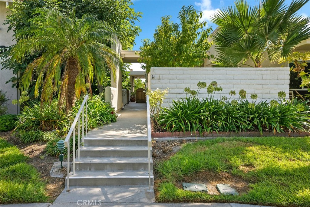 2218 Via Mariposa East H