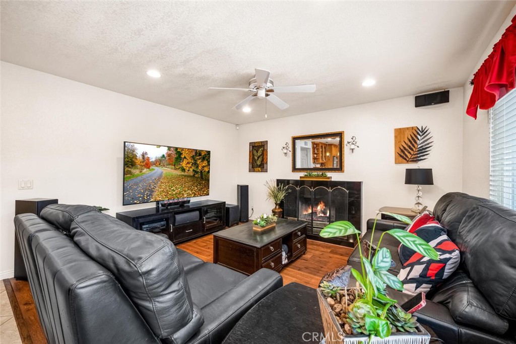 8441 Meadowlark Lane