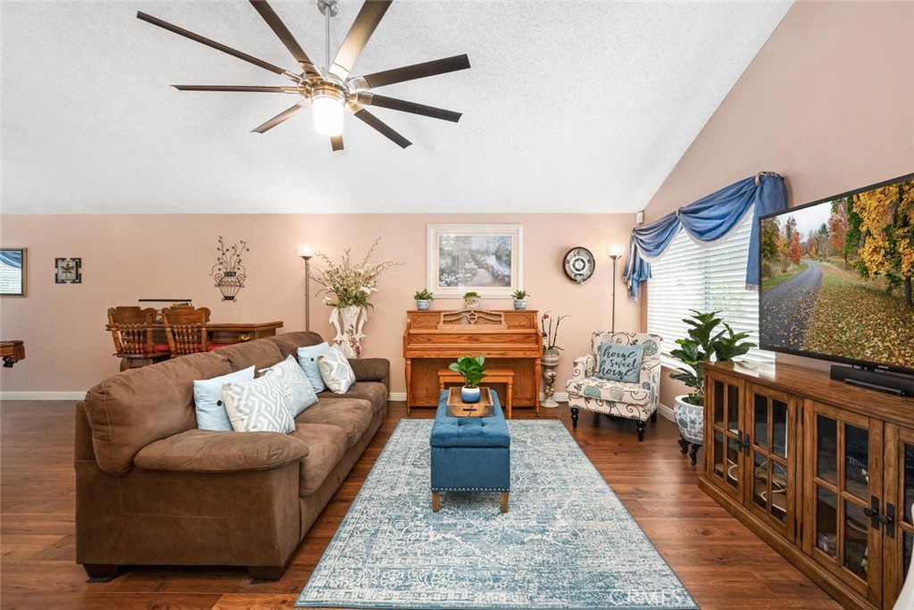 8441 Meadowlark Lane