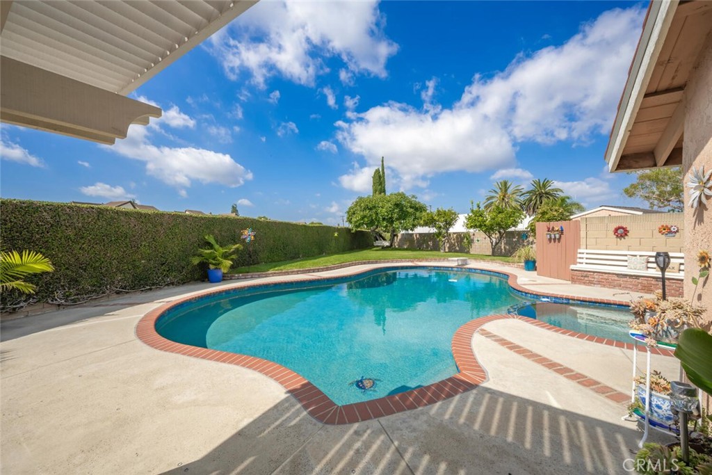 8441 Meadowlark Lane