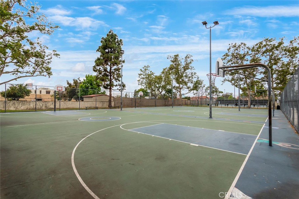 8441 Meadowlark Lane