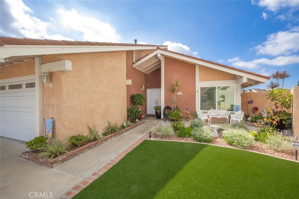 8441 Meadowlark Lane